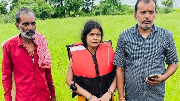 Bhopal: Woman swept away in swollen river rescued after more than 8 hours of efforts - Vimarsana News