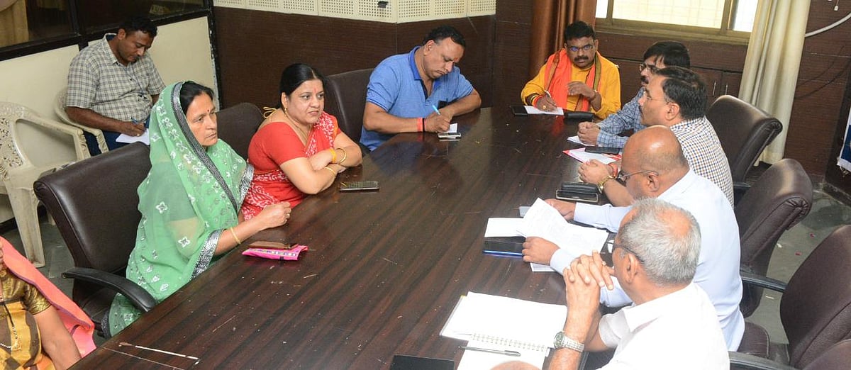 Ujjain: Follow micro plan to ensure cleanliness, says Mayor to officials - Vimarsana News