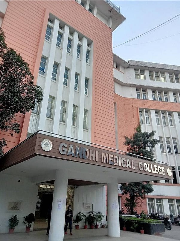 Bhopal: Asst professor knocks HC door over non-implementation of roster system in promotion in govt medical colleges - Vimarsana News