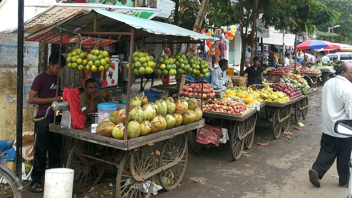 Mhow: When will Cantt Board and the police remove hand carts and encroachment on roads? - Vimarsana News
