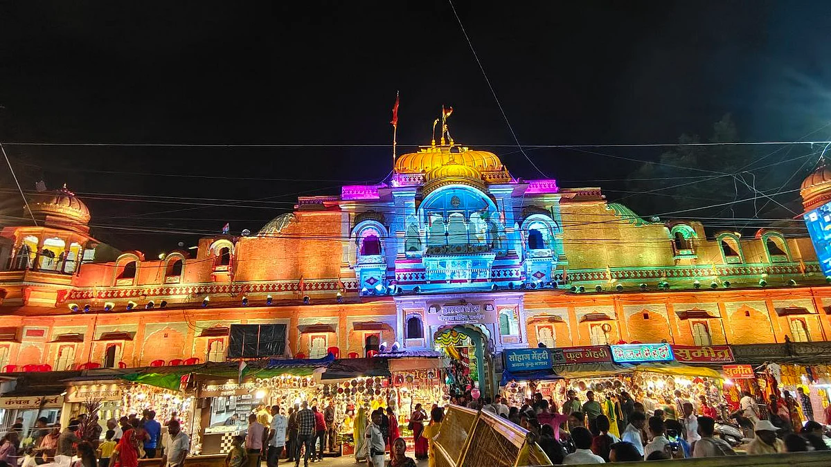 The illuminated Bada Gopal Mandir.