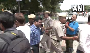 AAP workers detained for gathering outside Sisodia's residence after CBI raids - Vimarsana News