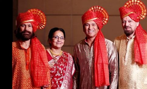 Raksha Bandhan 2022: Sachin Tendulkar shares snap of sibling who gifted him his first bat - Vimarsana News