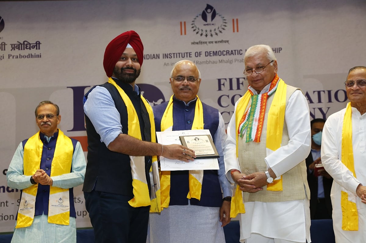 Fifth convocation ceremony of IIDL: Kerala Governor guides the GenNext Netas in Uttan - Vimarsana News