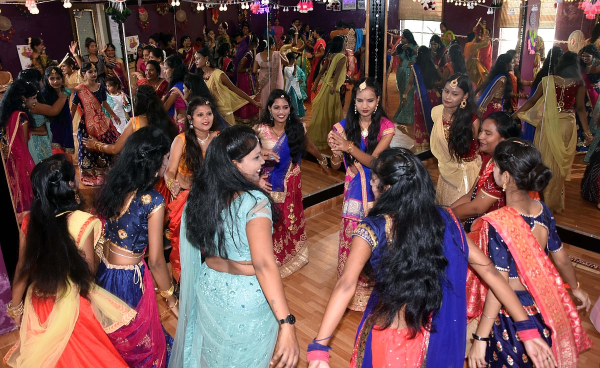 Indore: Garba mandals asked to play 'cleanliness song' for dance if city gets award for 6th time - Vimarsana News