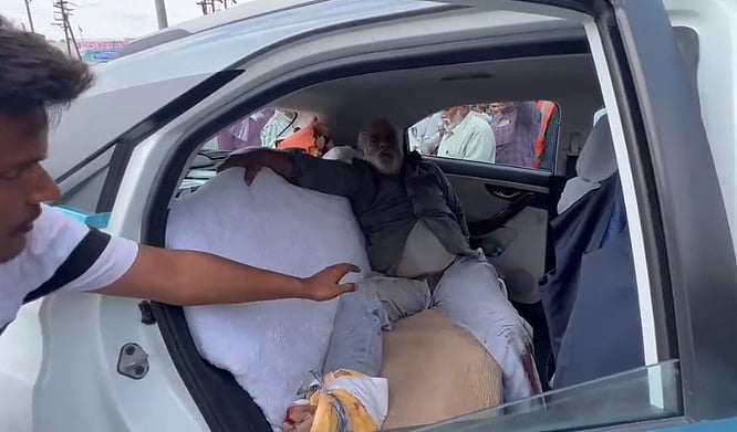 Indore: Mayor lends his vehicle to take injured to hospital - Vimarsana News