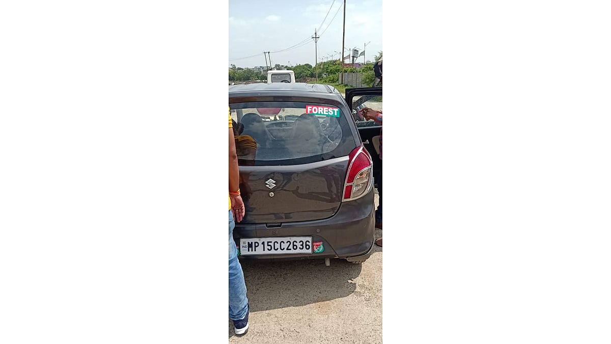 Indore: Four men in a car arrested for carrying sandalwood illegally - Vimarsana News