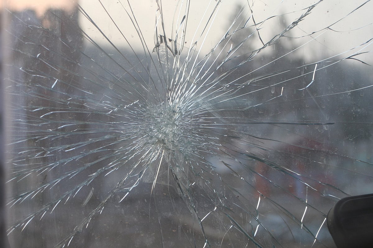 Maharashtra-Karnataka border row: Trucks vandalised, visit called off by Maha ministers - Vimarsana News