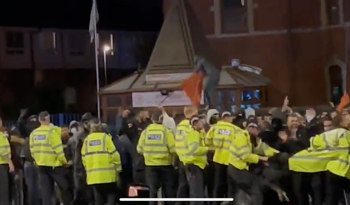 Violence erupts between Hindu-Muslim groups in UK; 2 arrested - Vimarsana News