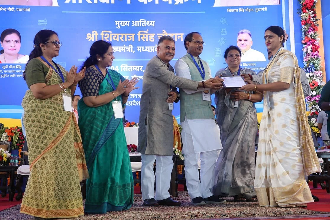 Teacher being presented citation letter at Teachers’ Training programme at Dussehra Maidan, BHEL in Bhopal, on Sunday