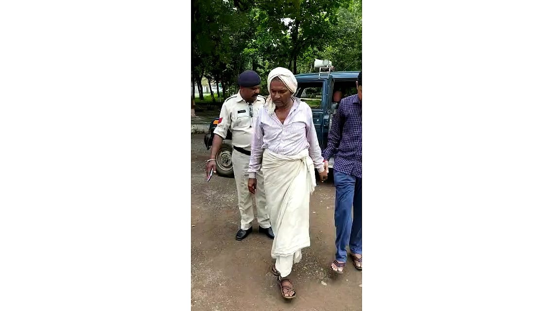 Barwani: Ex-sarpanch, secretary accused of embezzling Rs 17 lakh, arrested - Vimarsana News