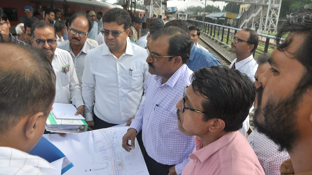 DRM inspects Mhow railway station, directs official to speed up work - Vimarsana News
