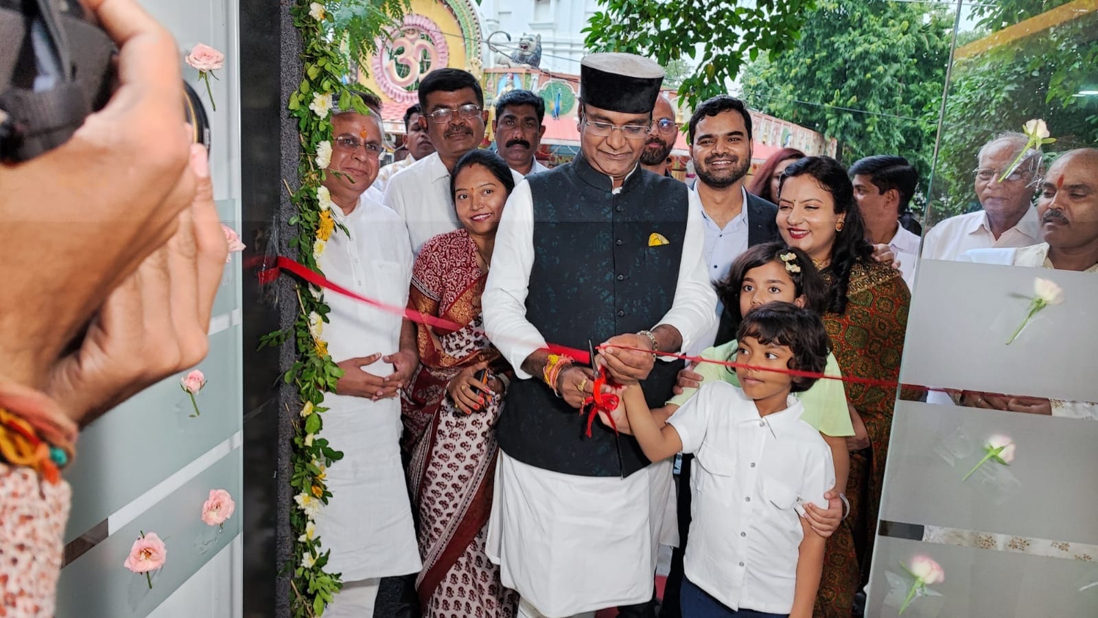 Bhopal medical education minister inaugurates sudarshan netralaya
