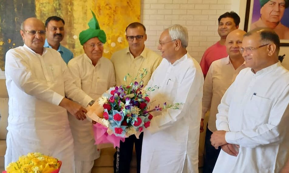 Bihar CM Nitish Kumar meets ex-Haryana CM Om Prakash Chautala, latter lauds him for separating from BJP - Vimarsana News