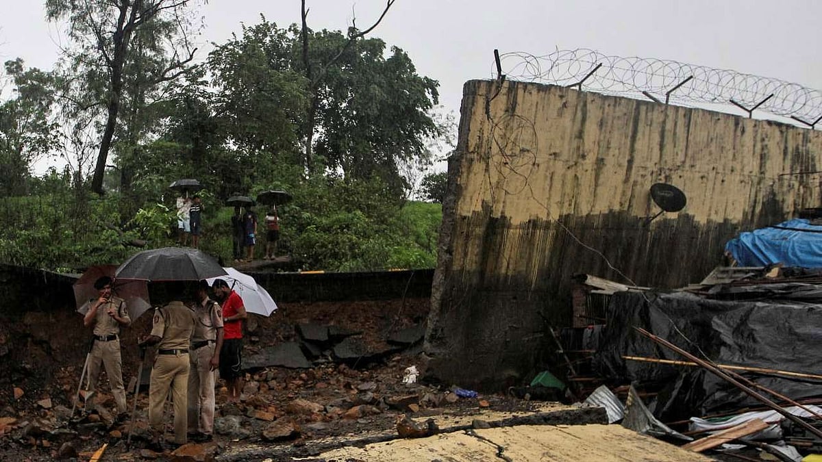 Thane: Dombivli wall collapse leaves 2 dead, 4 others injured - Vimarsana News