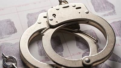 20-year-old held for stealing cash, mobile phone in Panvel - Vimarsana News