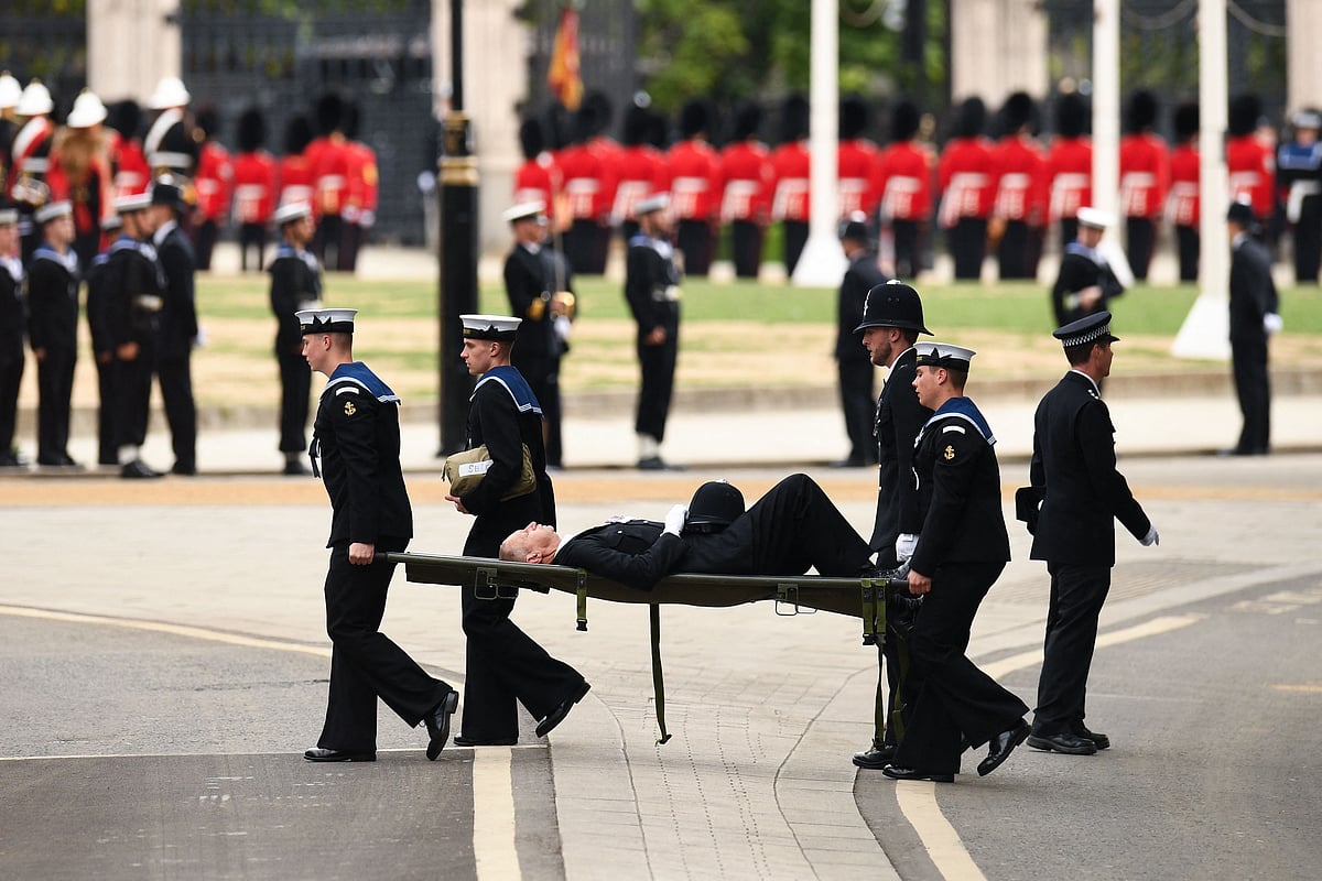Queen Elizabeth II laid to rest: Police officer collapses, carried away ...