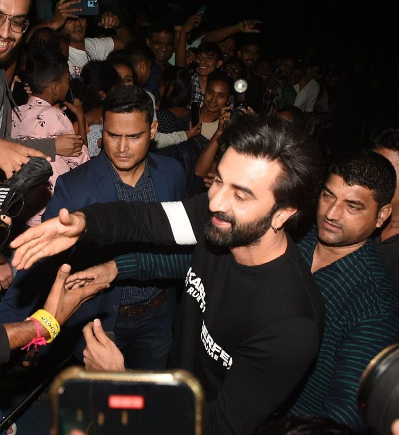 Ranbir Kapoor mobbed at Thane theatre on National Cinema Day - Vimarsana News