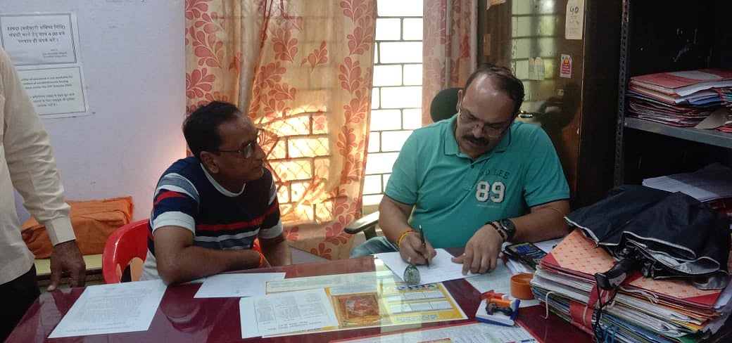 Neemuch municipality employee held for graft - Vimarsana News