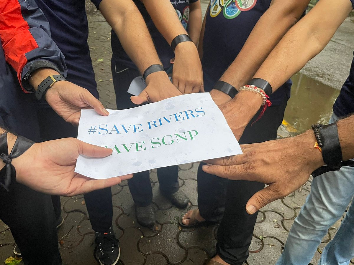 Mumbai: Citizens hold silent protest at Sanjay Gandhi National Park against Ganesh idol immersions in Dahisar river - Vimarsana News