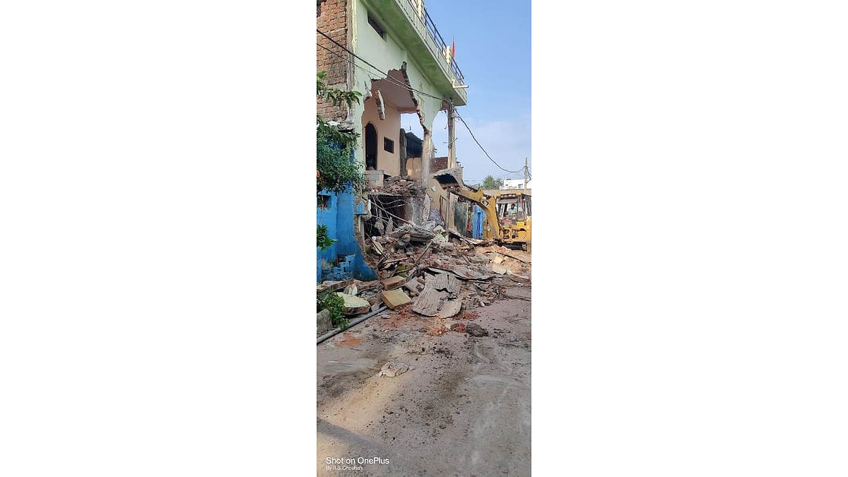 Narmadapuram: Illegal portion of house of murder accused razed - Vimarsana News