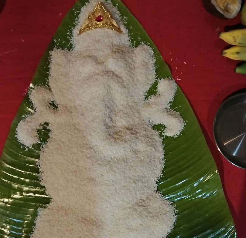 Ganeshotsav 2022: This family in Turbhe celebrates festival with rice-made Ganpati on banana leaves - Vimarsana News