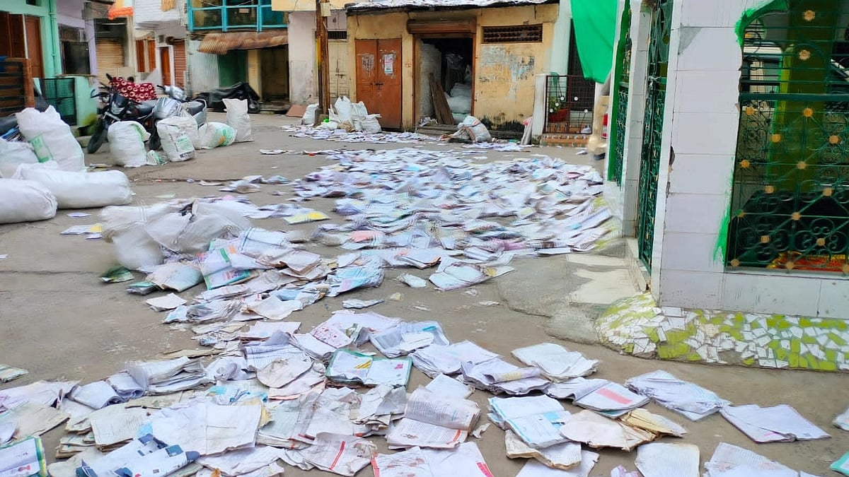 Ujjain: School textbooks of current session reach scrap vendor - Vimarsana News