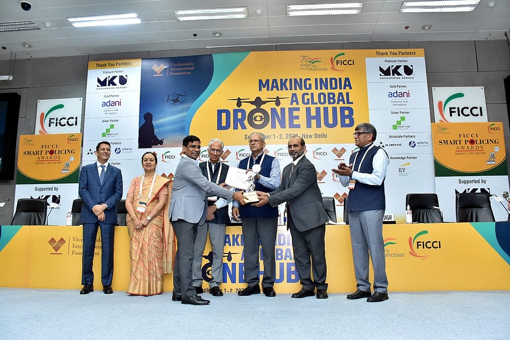 Three IPS officers from Chhattisgarh receive FICCI smart policing award - Vimarsana News