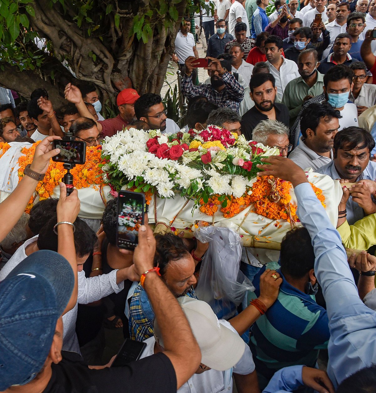 Raju Srivastava’s funeral in pictures