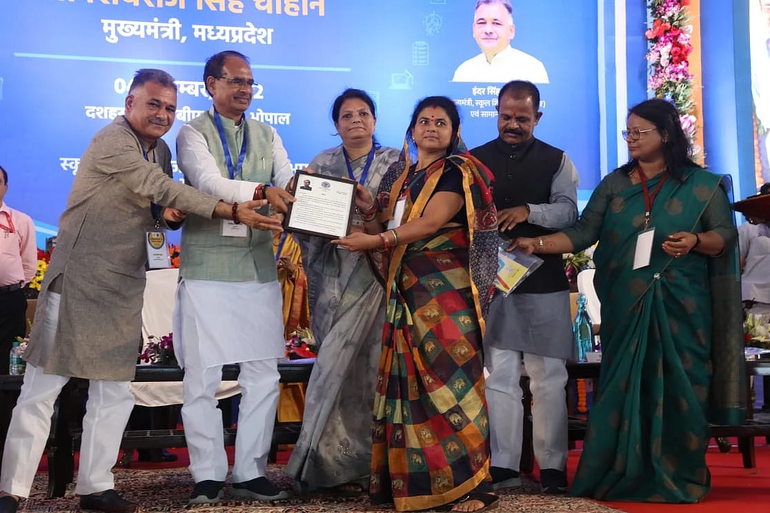 Teacher being presented citation letter at Teachers’ Training programme at Dussehra Maidan, BHEL in Bhopal, on Sunday
