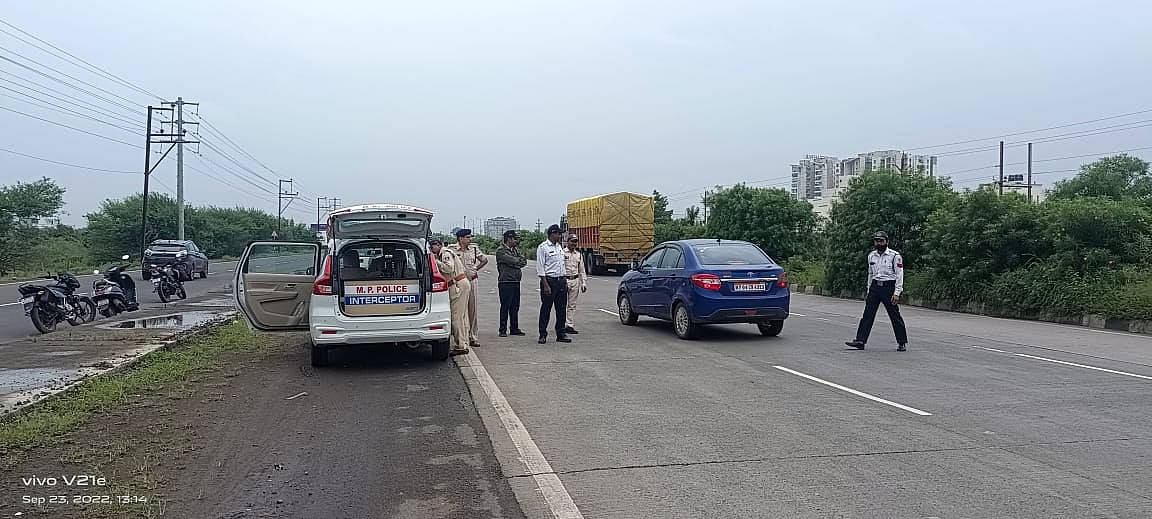 Indore: Traffic cops collect fine of over Rs 50,000 for speeding on highways - Vimarsana News