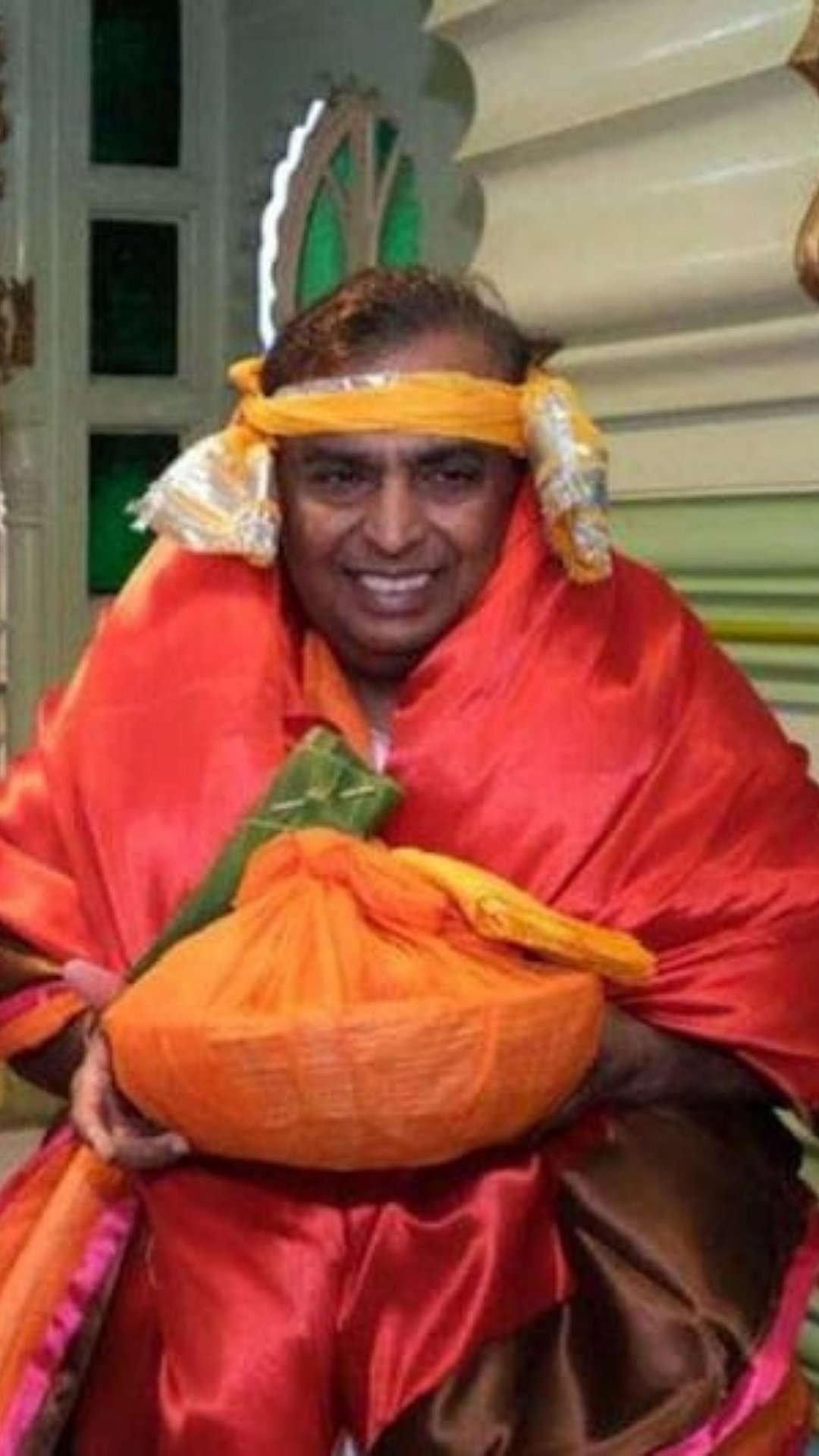 PICS: Mukesh Ambani visits Shrinathji temple in Nathdwara Rajasthan - Vimarsana News