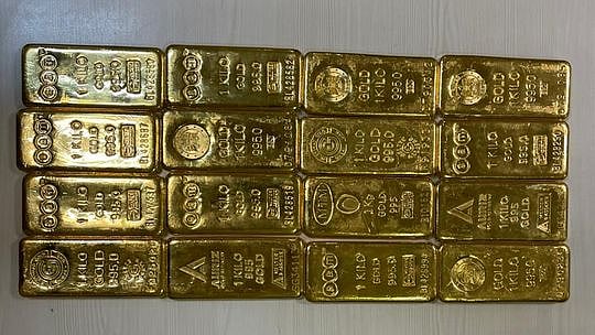 Mumbai: Airport Customs seize 16 gold bars valued at Rs 8.40 crore from passenger; one held - Vimarsana News