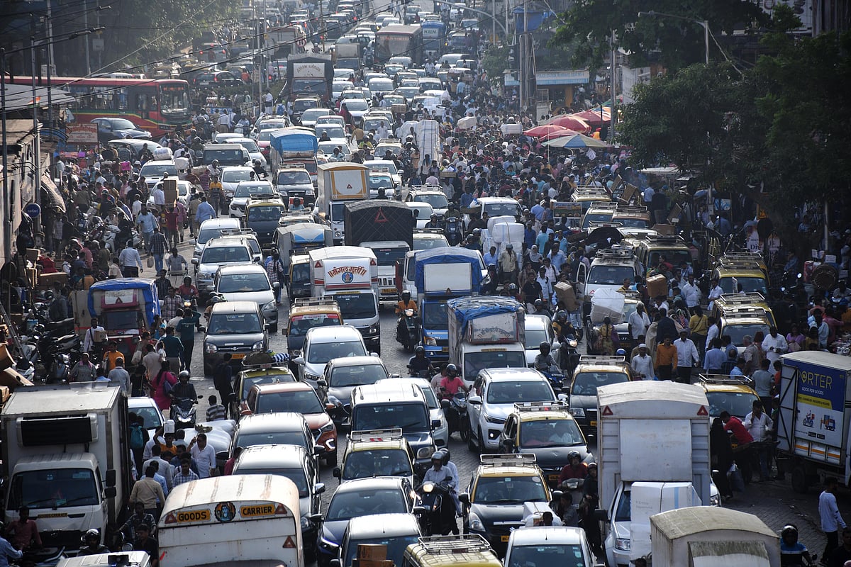 Mira Bhayandar: Illegal hawkers, parked vehicles take over internal roads in the twin city - Vimarsana News