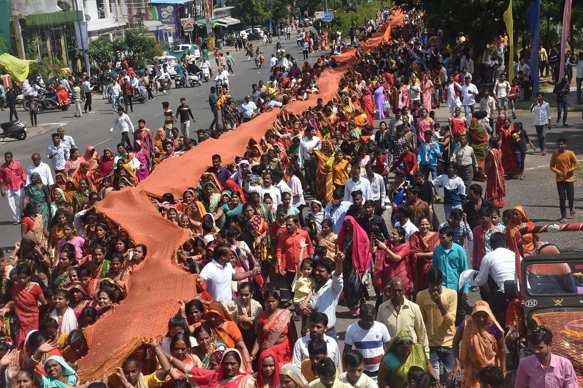 Indore: After two-year gap devotees take out Chunari Yatra on grand scale - Vimarsana News