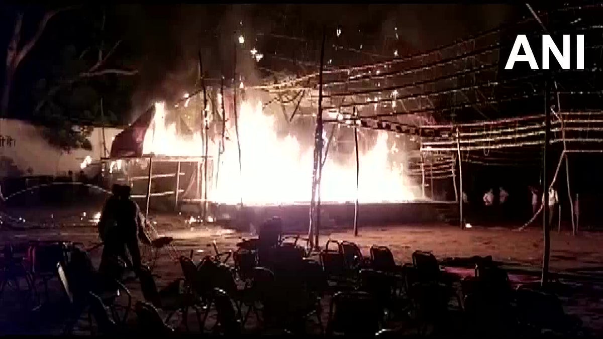 Uttar Pradesh: Fire breaks out at Ramleela pandal in Etawah - Vimarsana News