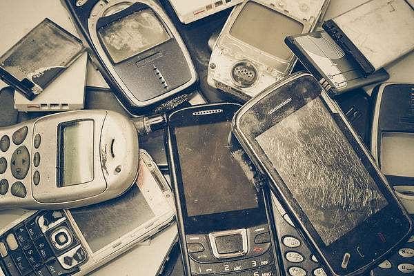 MP Police Recover 405 Lost Mobile Phones Worth ₹1 Crore From Across Country, Return Them To Owners - Vimarsana News