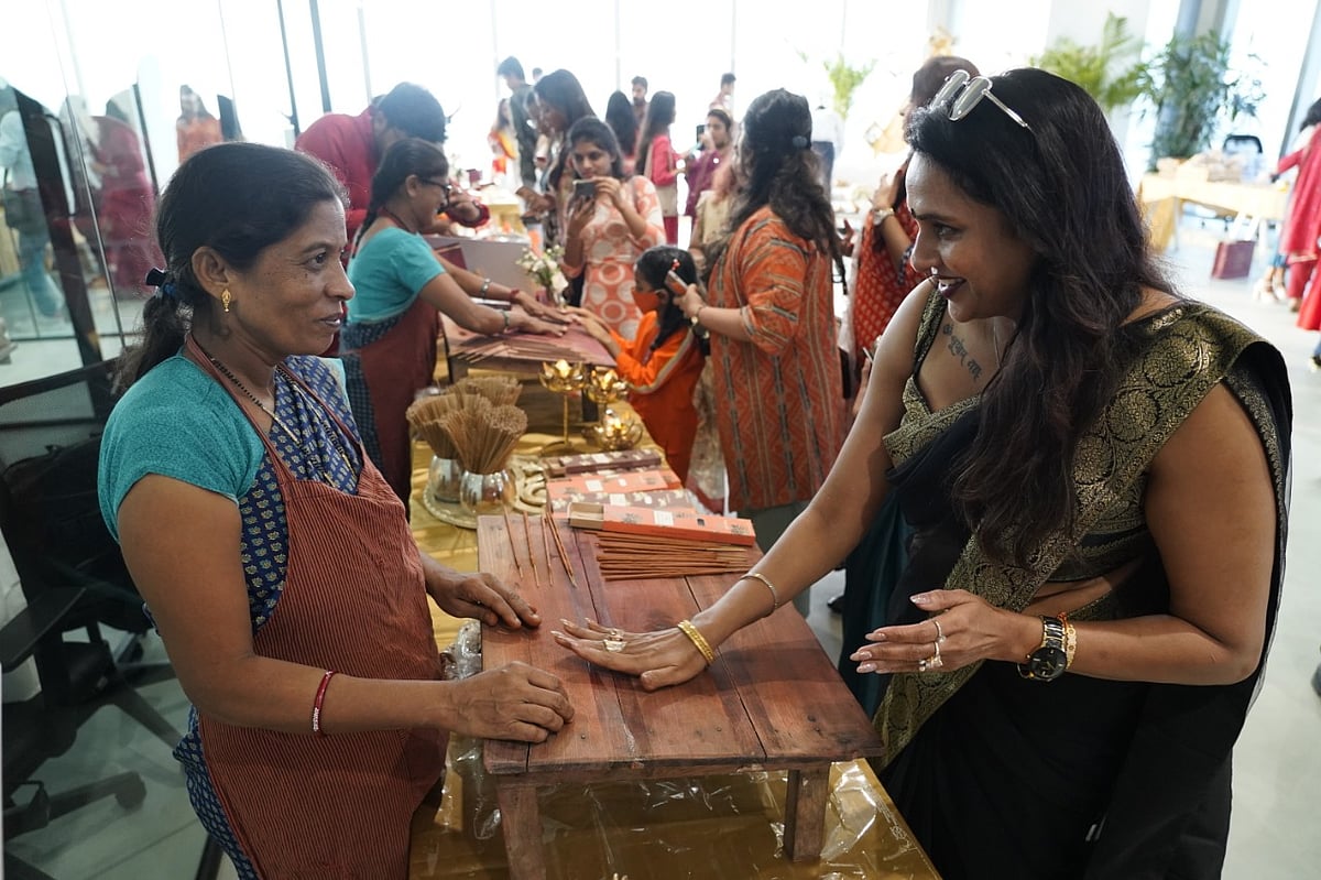 Tribal women show their work of empowerment in Mumbai - Vimarsana News