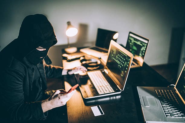 Nerul: 32 years old loses Rs 1.21 lakh in reward point redeem fraud - Vimarsana News