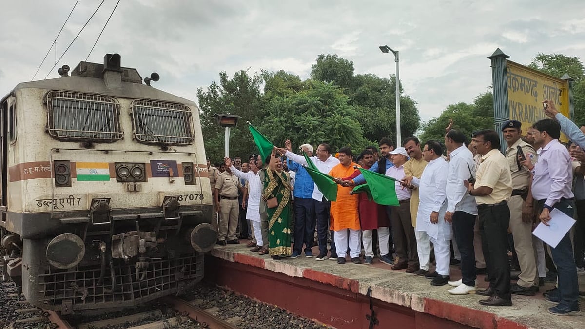 Trains' stoppage restored at Vikramgarh Alot Railway Station - Vimarsana News