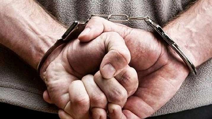 Thane: Manpada police arrest two history sheeters from Satara for illegal weapon possession & sand theft - Vimarsana News