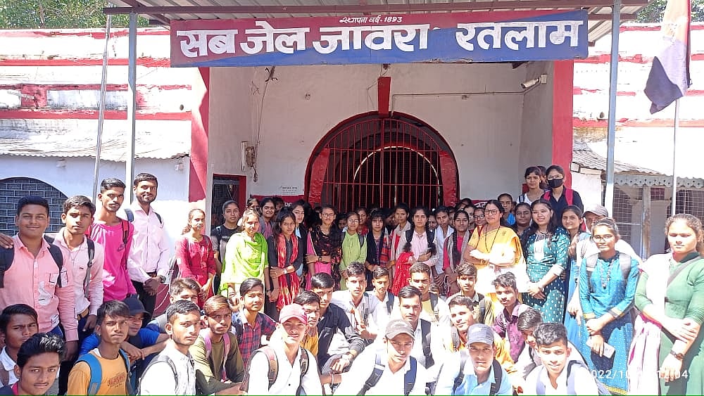 MP: PG students in Jaora visit sub-jail on educational tour - Vimarsana News