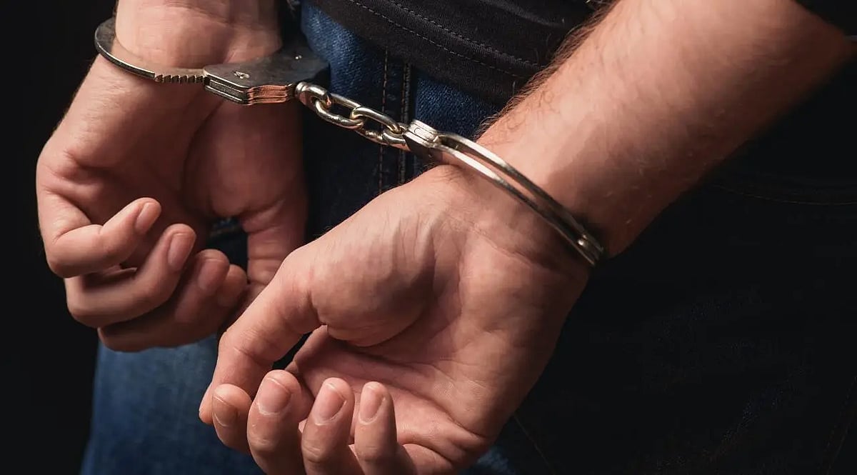 Thane: Man arrested for assaulting his father, doctor at hospital - Vimarsana News