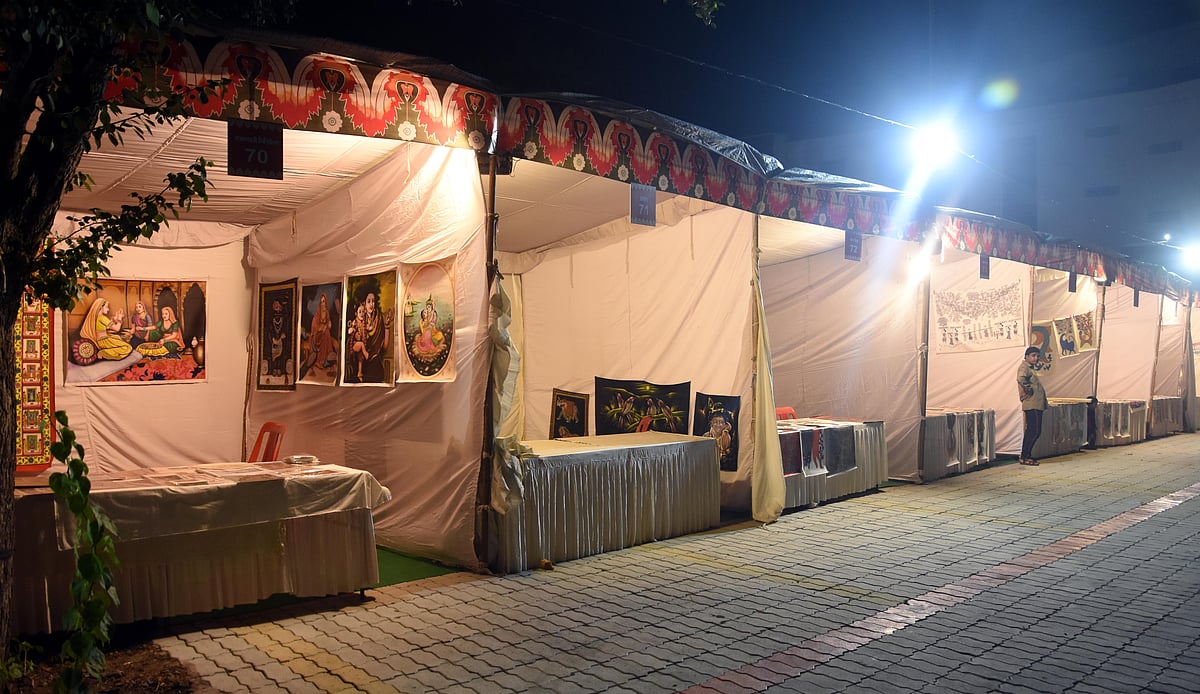 Vocal for Local: On Day 5, many artisans wait for first customer - Vimarsana News