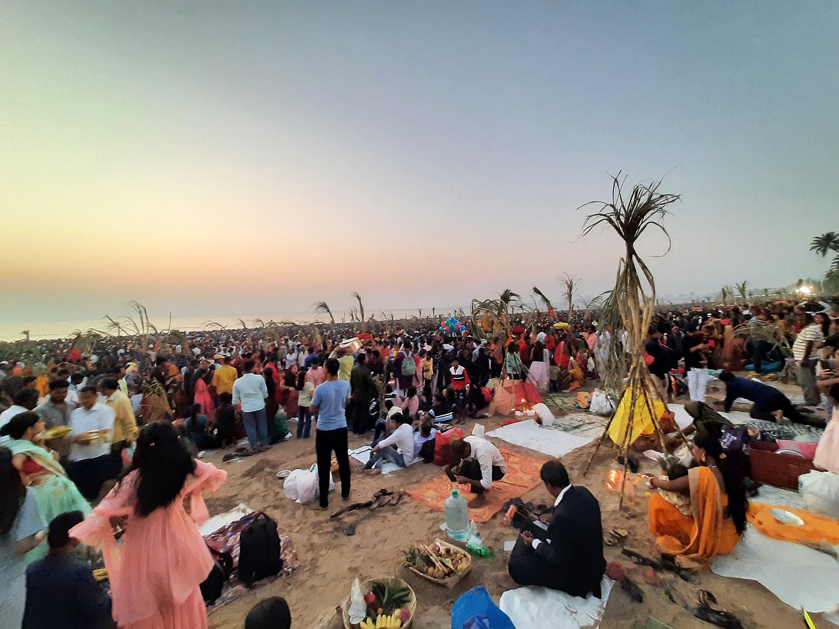 Mumbai: Thousands across city take part in Chhath Puja rituals - Vimarsana News
