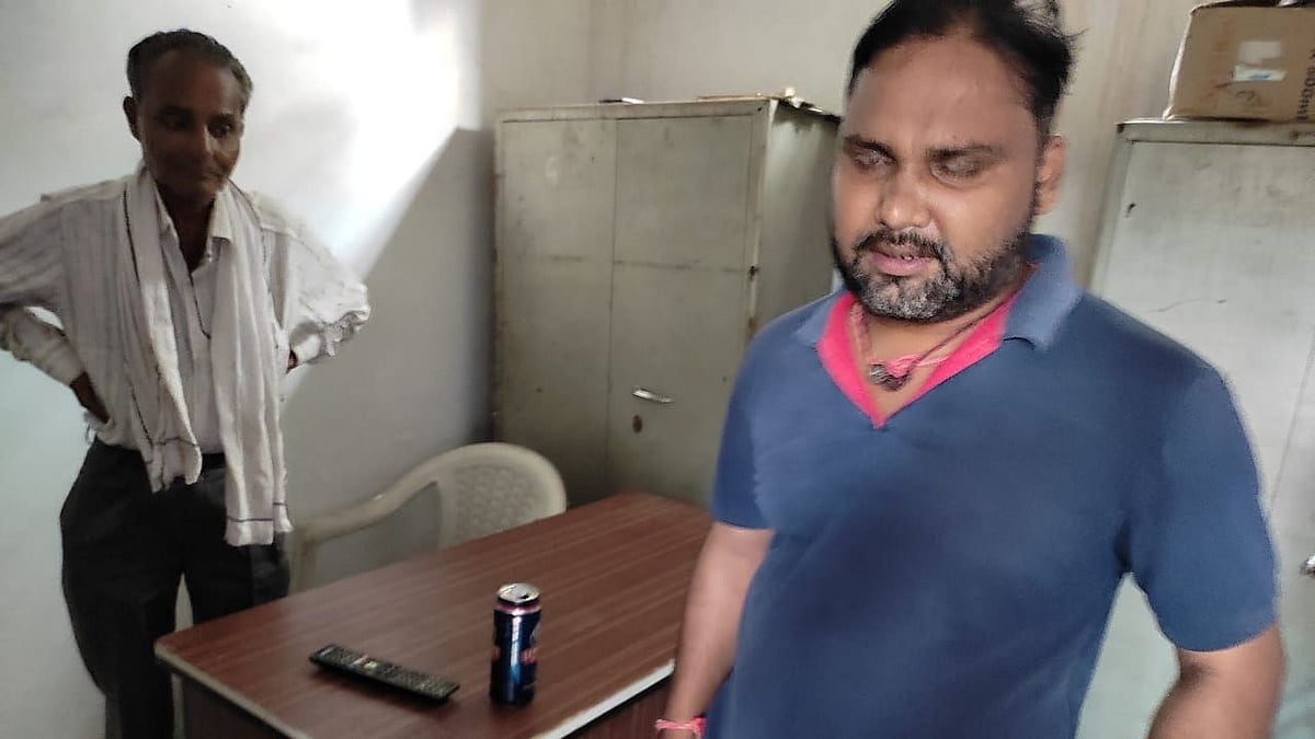 Khandwa: Parents-teacher's Assn seeks action against teacher, clerk caught having beer in school - Vimarsana News