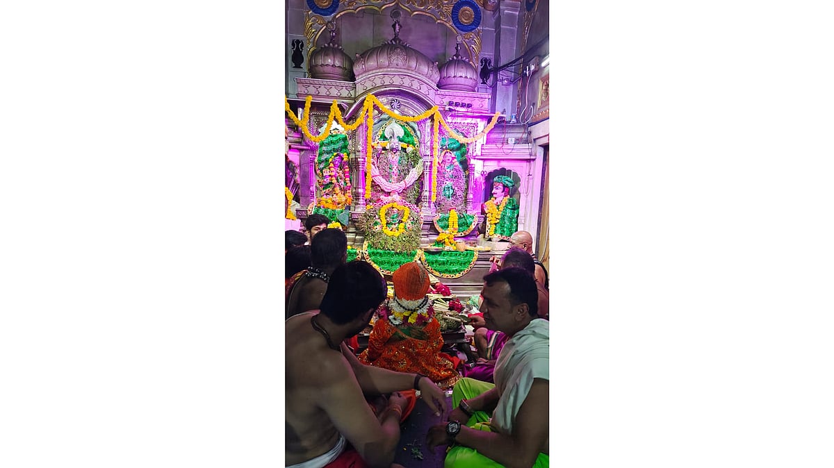 Ujjain: Despite ban, people burst crackers, hingot during 'Hari Har Milan' - Vimarsana News
