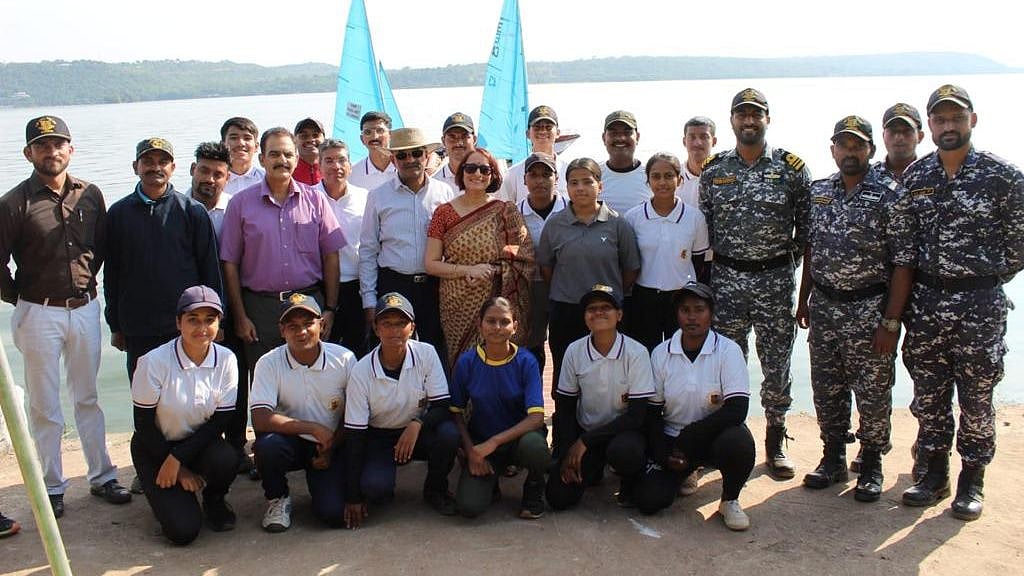 Bhopal: Major General AK Mahajan inspects sailing races - Vimarsana News