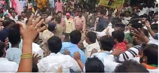 Watch: TRS & BJP workers clash in Telangana during the last leg of bypoll campaign - Vimarsana News