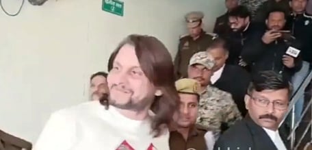 Watch: Former UP minister's son Firoz alias Bhura, carrying reward of 25k, walks out from court like a celebrity, showing no remorse - Vimarsana News